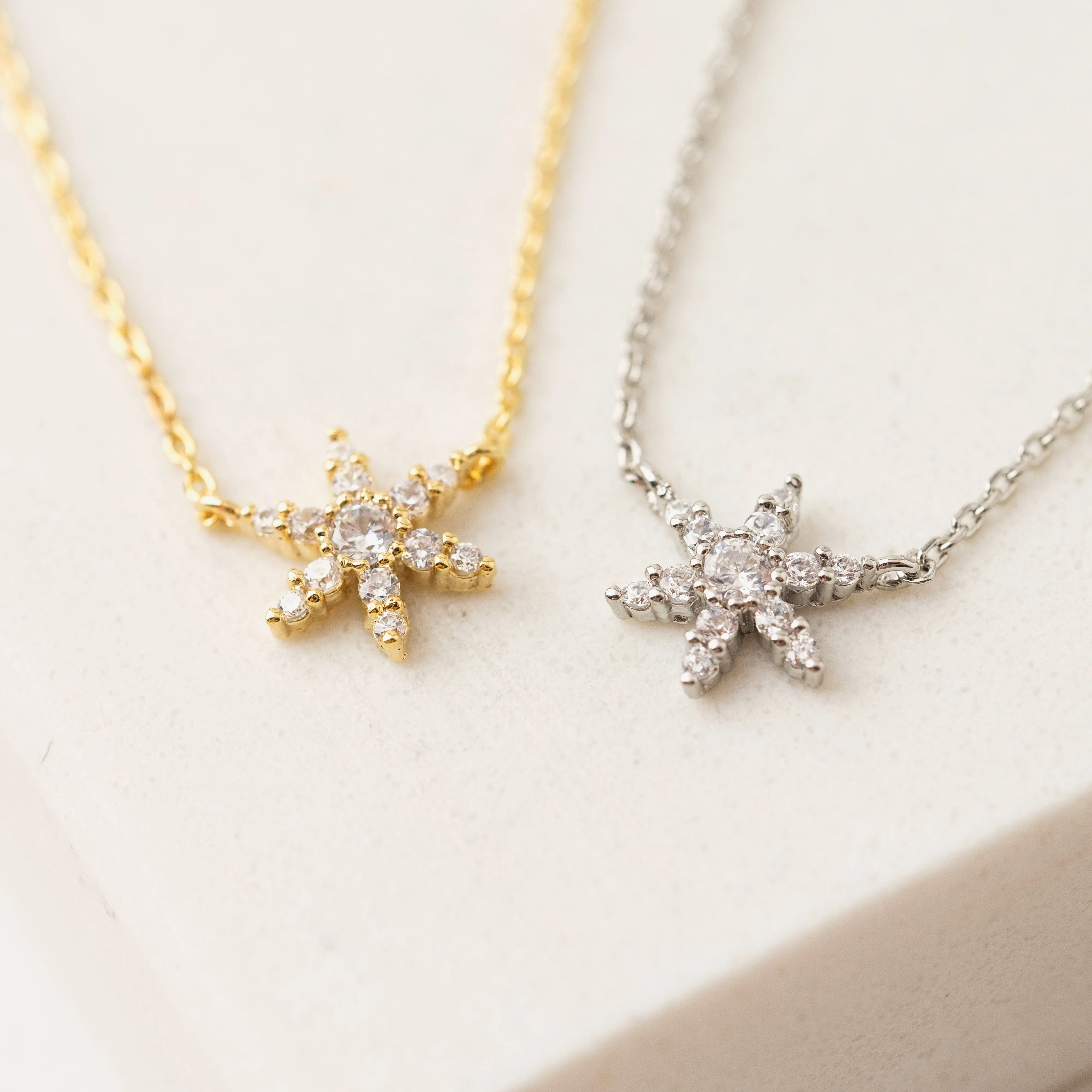 Etoile Star Necklace Gold