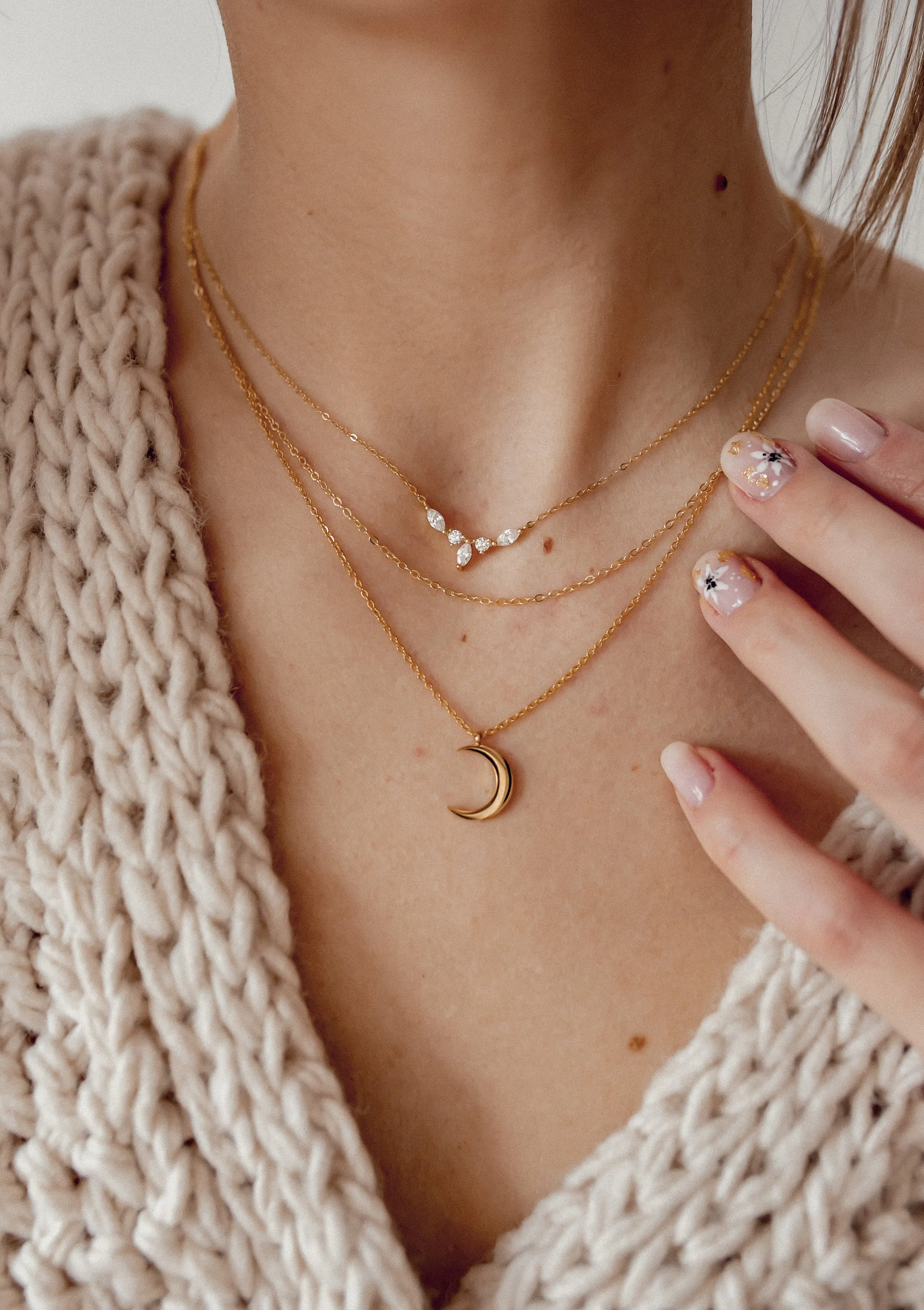 Half Moon Delicate Necklace Gold