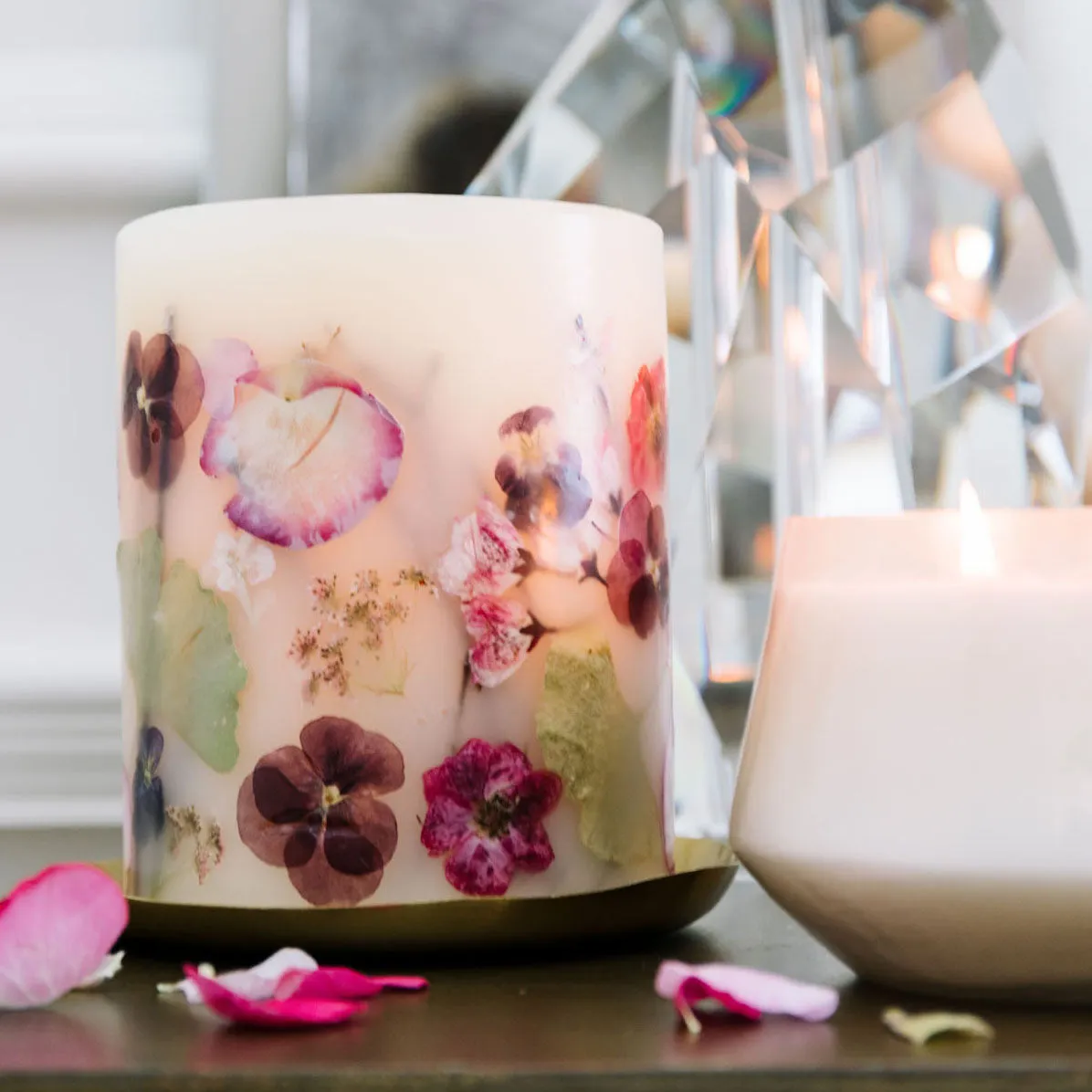 Rachel Parcell   Rosy Rings Peony Small Round Botanical Candle