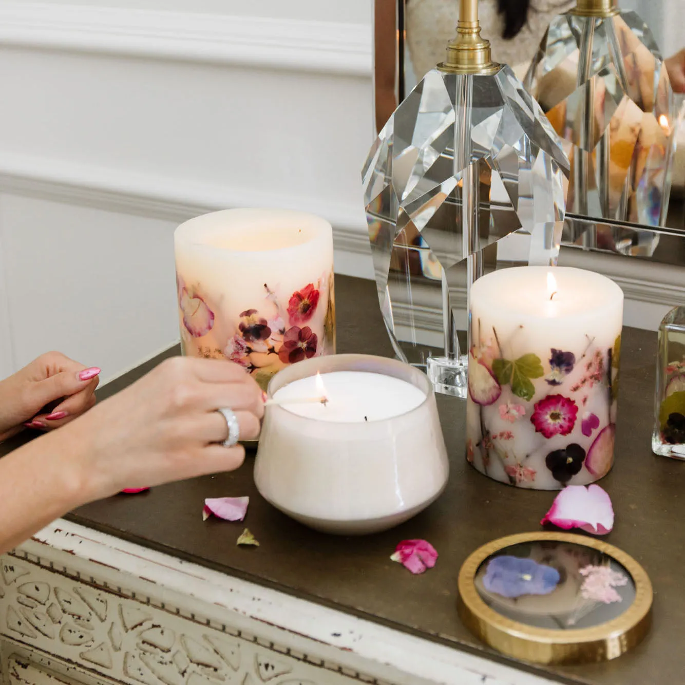 Rachel Parcell   Rosy Rings Peony Small Round Botanical Candle