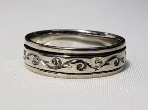 Size 6, Artisan Crafted Sterling Silver "Tribal Design" Spinner Ring 4  gms of .925